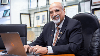 SA’s official body for medical specialists confers its highest honour on Prof Salim Abdool Karim 