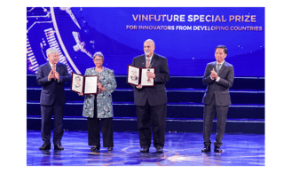 Abdool Karims receive Vietnam VinFuture Special Prize